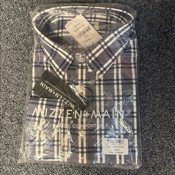 Mizzen+Main Other - Mizzen+Main Blue and White Plaid Dress Shirt
